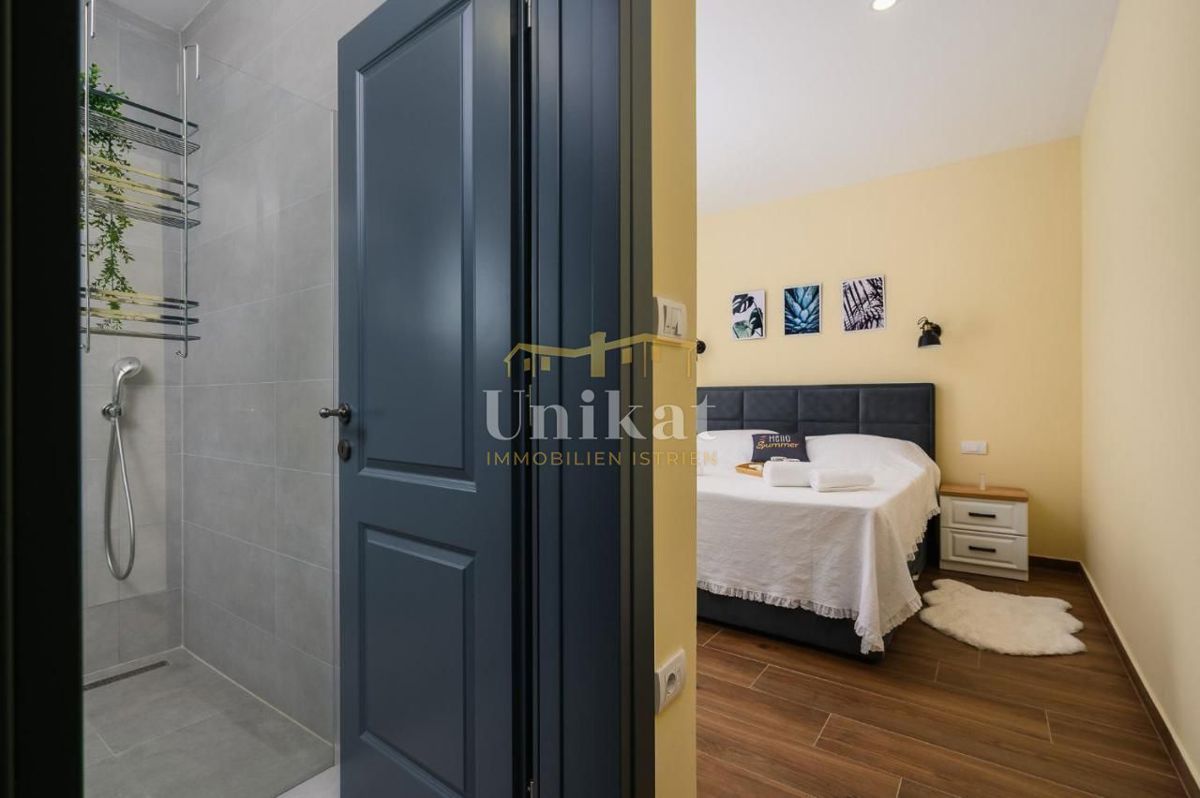 Vila z dvema stanovanjski enotama - pogled na morje